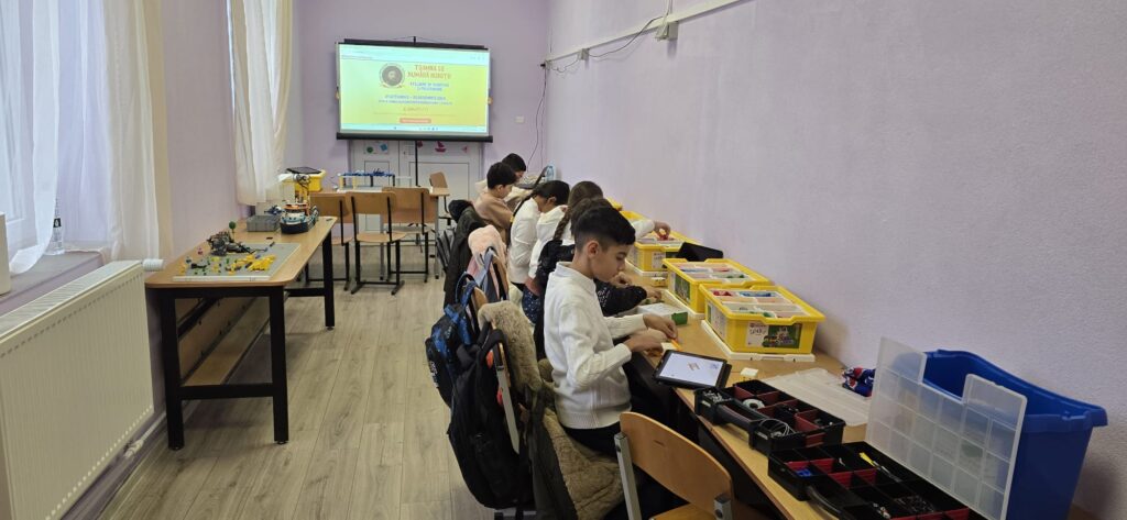 Din culisele atelierelor Toamna se numără roboții