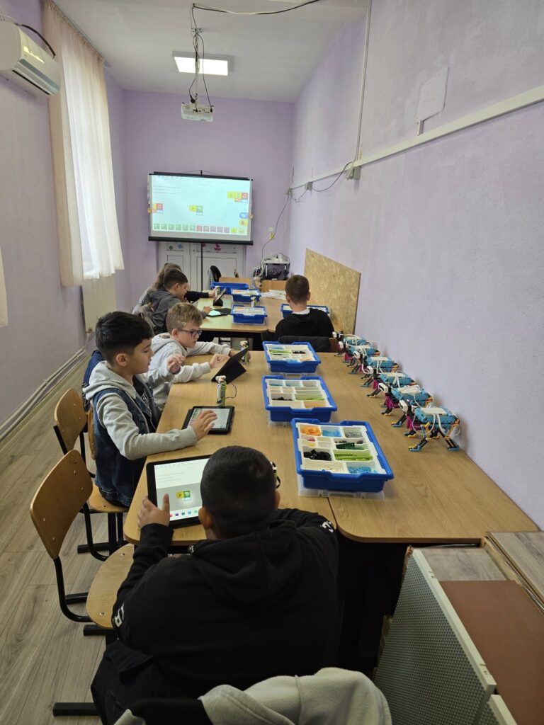 Am început al doilea an de ateliere de robotică pe timpul anului școlar la Școala Constantin Brâncoveanu Vasilați