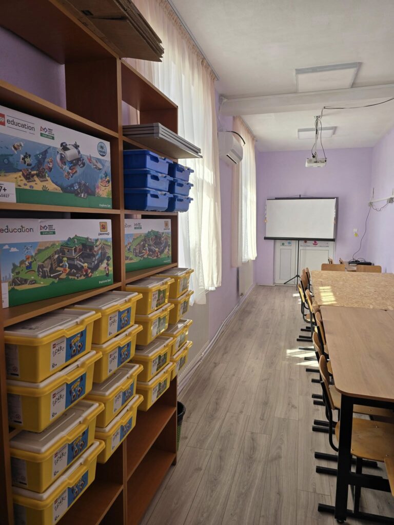 Laboratorul de robotică așteaptă copiii