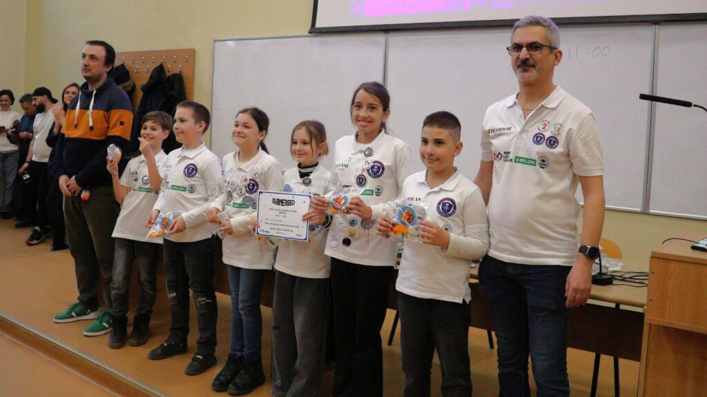 Debut cu succes pentru echipele de robotică Vasilați Lions și Vasilați Dolphins